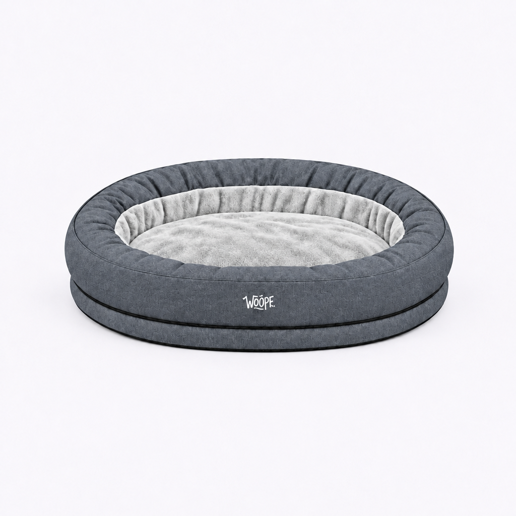Grey | NÄP Orthopedic Bed: Render of the Grey bed: an oval nest with grey faux fur inside and grey linen-look walls