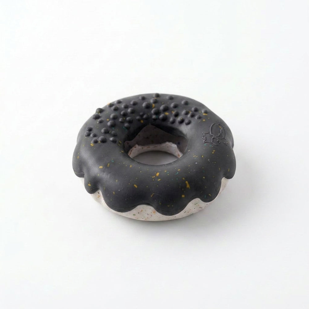 Chewster Donut, Black